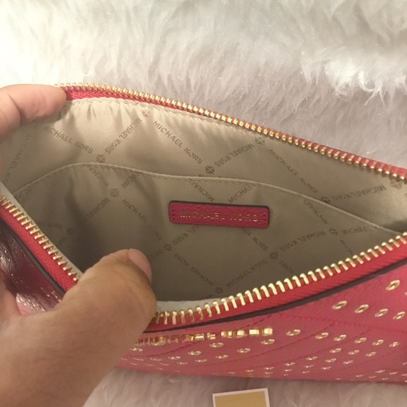 Michael Kors Jet Travel Wristlet Red NWT - Picture 4 of 7